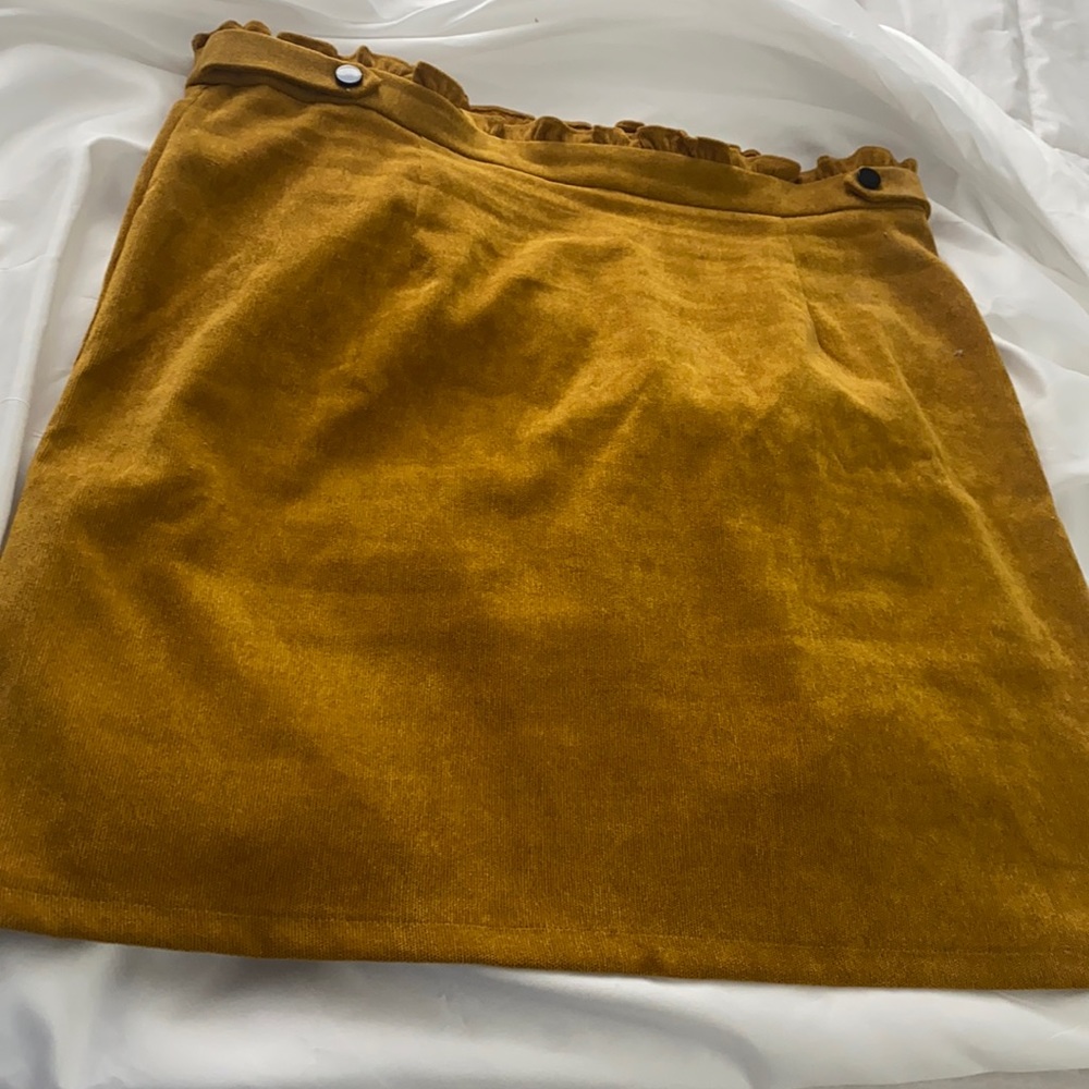 June & hudson brand short skirt in mustard yellow.